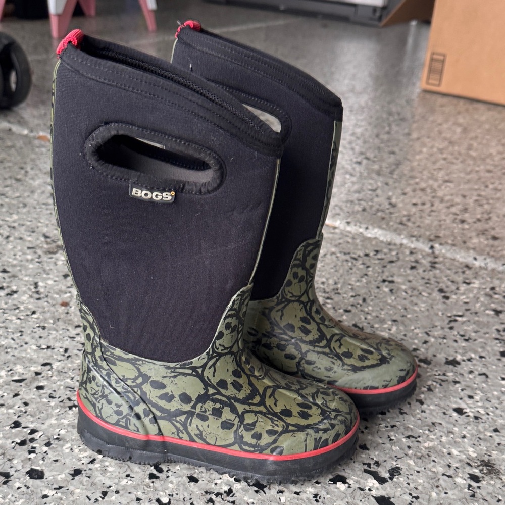 Bogs Kids Skull Pattern Boots - Black and Green